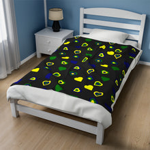 Load image into Gallery viewer, St. Vincent and the Grenadines Velveteen Plush Blanket - Hearts on Black