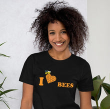 Load image into Gallery viewer, t-shirt showing a bee carrying a heart with the caption 'I love bees'.
