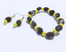 Load image into Gallery viewer, velvet seed/Mgambo seed bracelet and earrings
